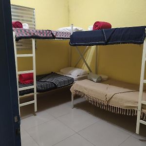 Habitación para Hombres Compartida